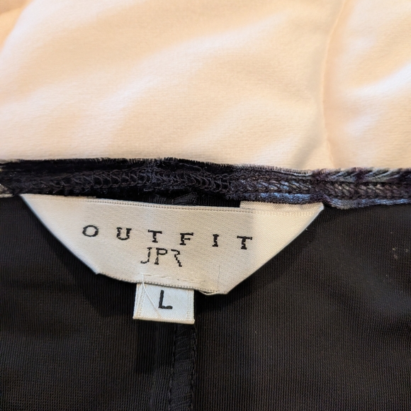 Elegant Black Floral Velvet Maxi Dress - Picture 3 of 6